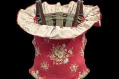 Dia-35-Sessel-Rot-Blumen-kopfueber-alt-100005